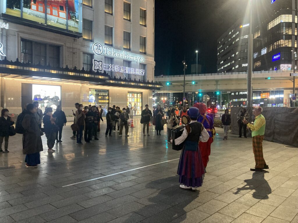 【社会実験】11月10日 なんば広場にて「まちなかミュージック」を開催 2 ちんどん通信社