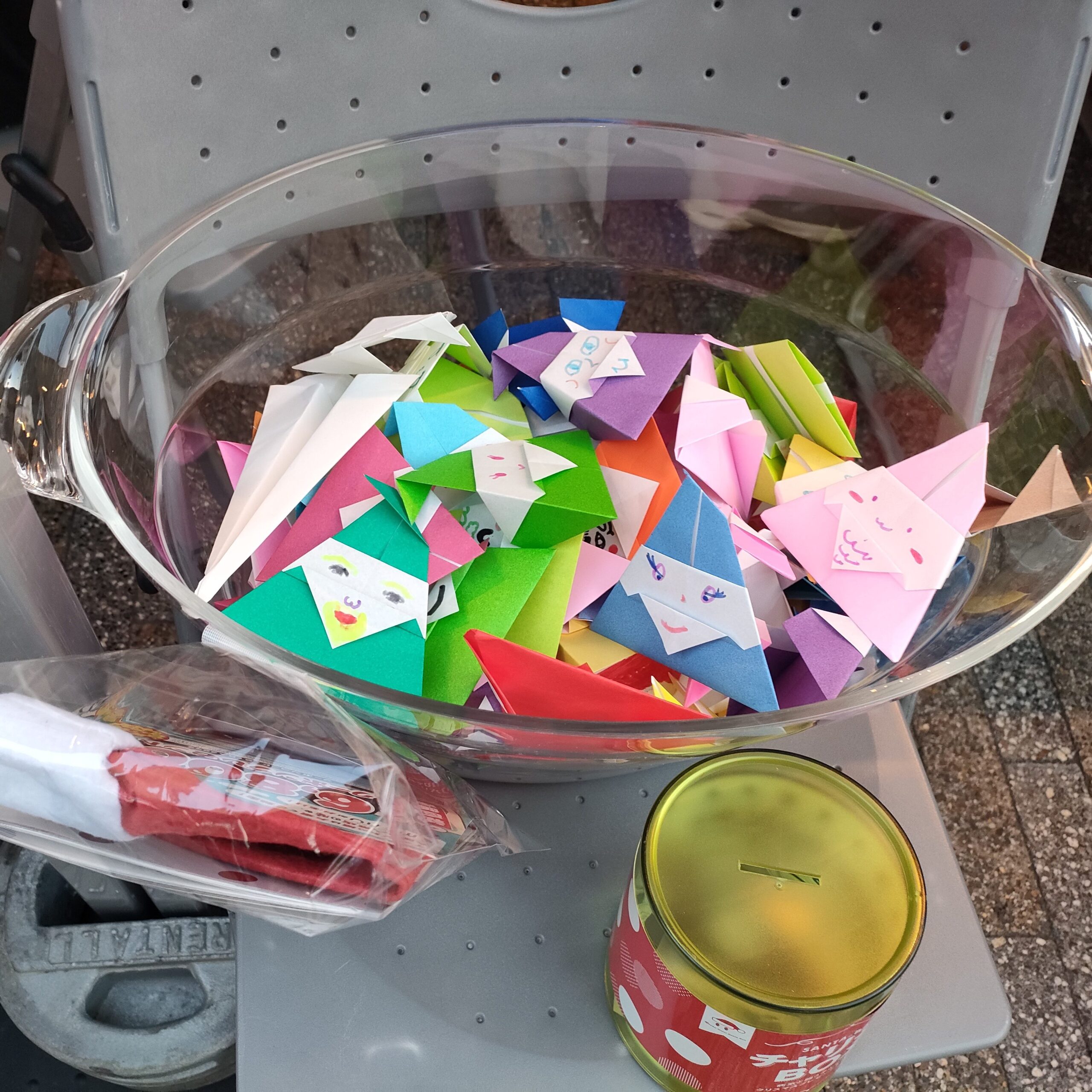 サンタバルチャリティライブ ~なんば広場~ 6 完成折り紙サンタ edited scaled