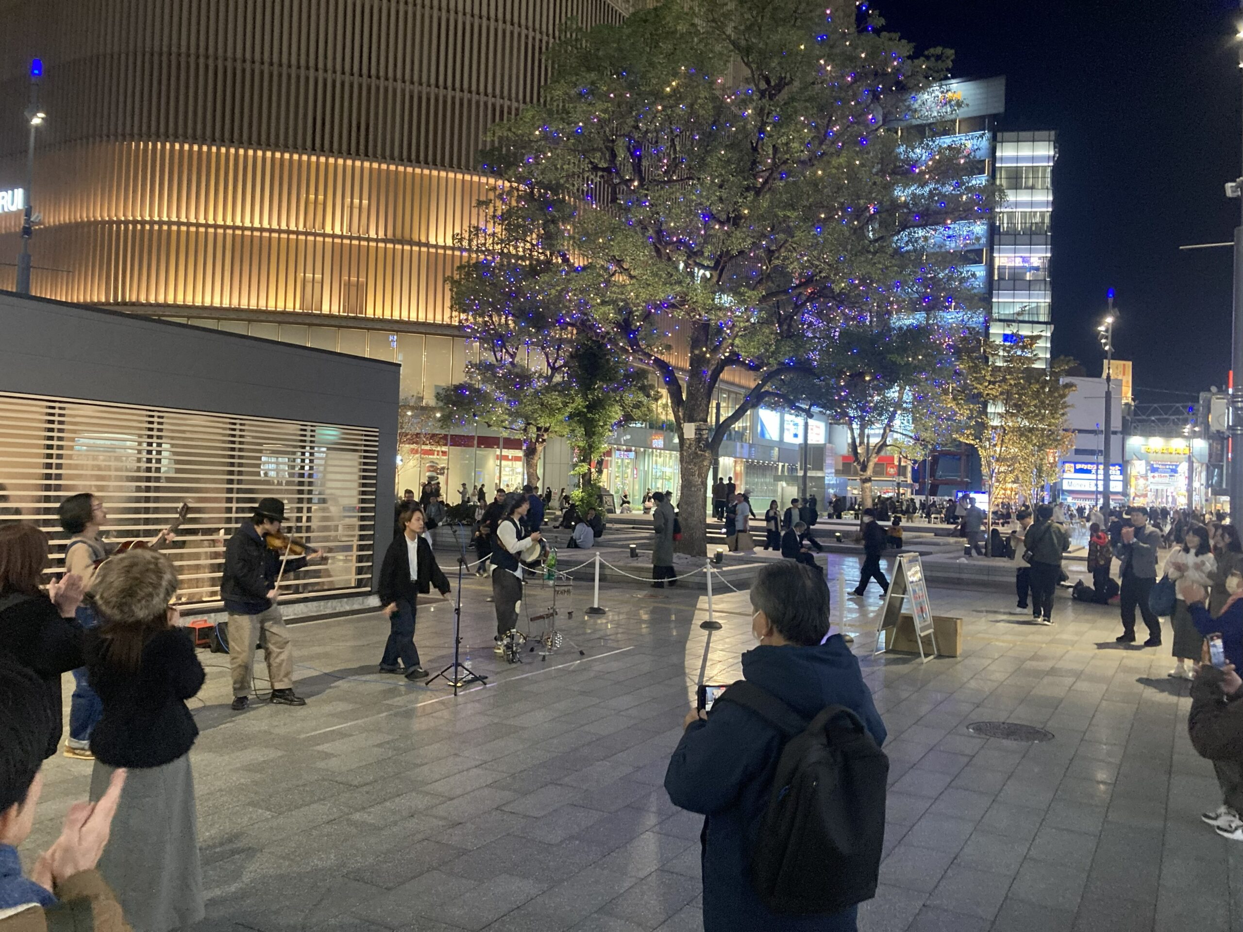 【社会実験】11月10日 なんば広場にて「まちなかミュージック」を開催 1 演奏風景1 scaled